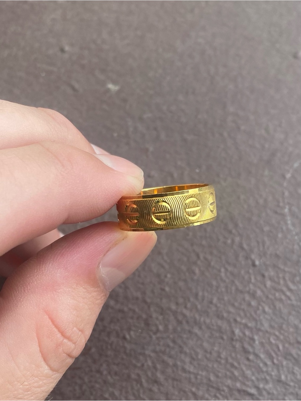 Gold-Tone Textured Circle Accent Band Ring (FJ inscribed/marked) Size 7.5